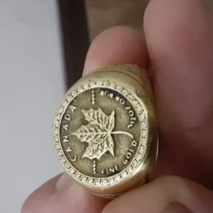 18kt Gold Ring Canadian Maple Leaf 1/2 oz Coin